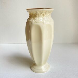Lenox porcelain bud vase with leaf top and foot in cream with gold trim 5 inch